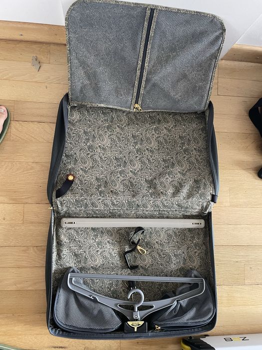 Voiaj/delegatie  Samsonite geantă voiaj/delegație în condiții bune fiind folosită foarte puțin.
