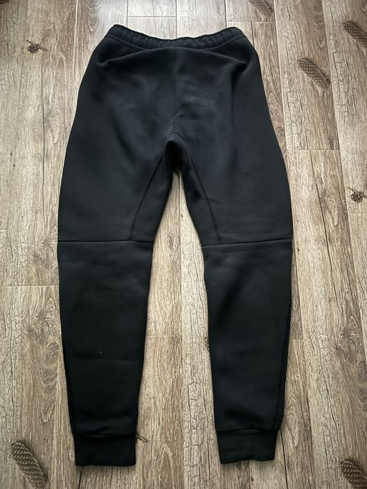 Vand pantaloni Nike tech
