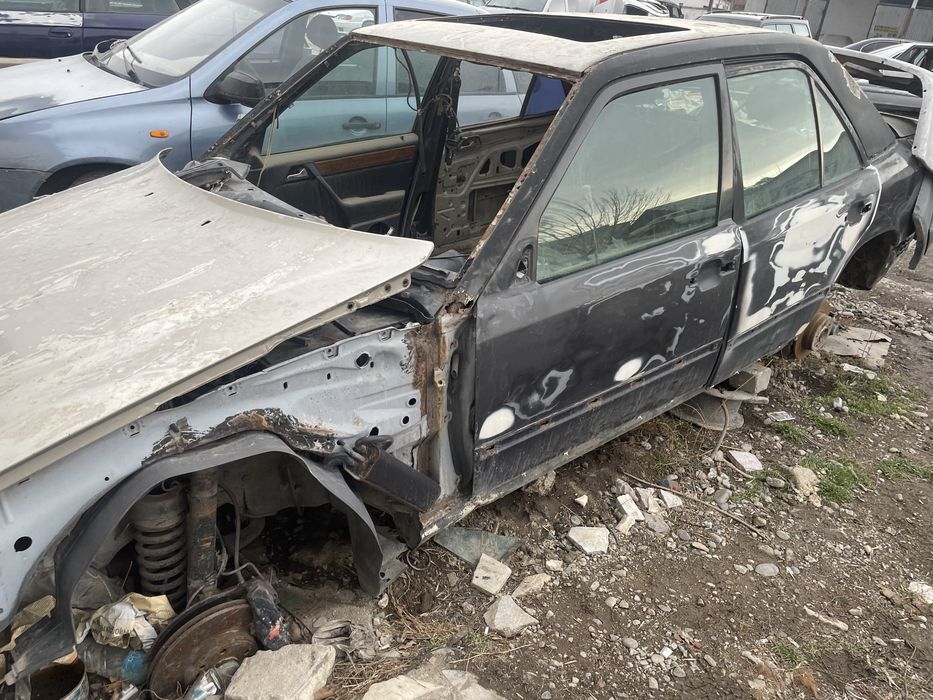 Продам мерс 124 е280