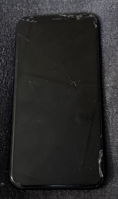 Vând telefoane nefuncționale – pentru piese/reparații