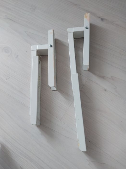 Продам уголки по 2шт два вида.