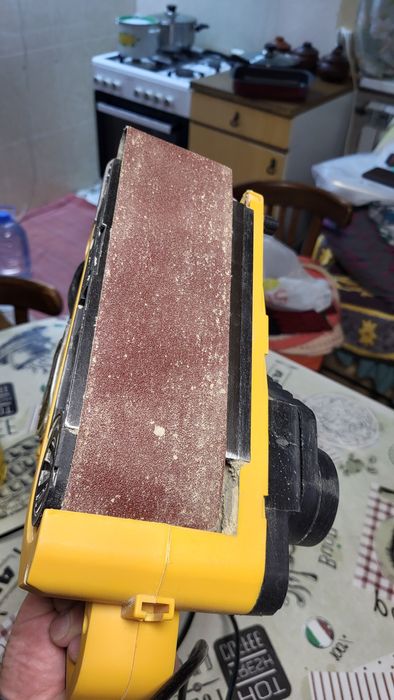 Шлифовальная машинка