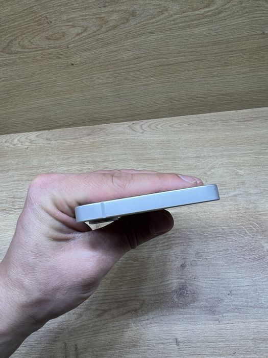 iPhone 16E Alb 100% battery life