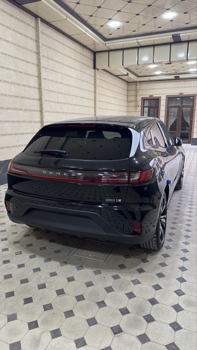 Новая Aito seres m5 EV 2025