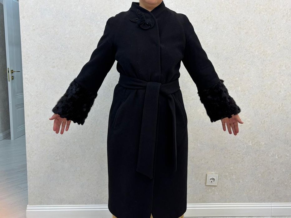 Пальто осенний черная