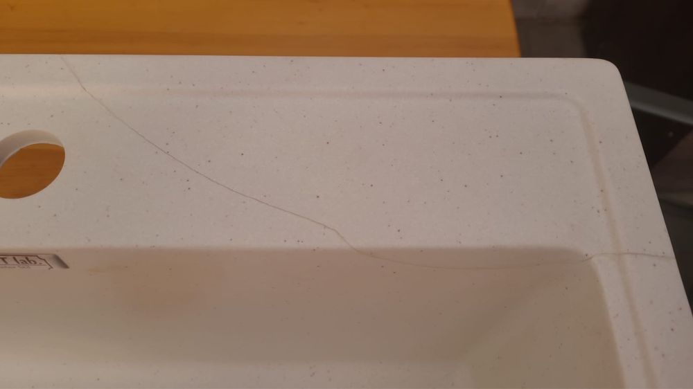 Раковина новая, есть брак