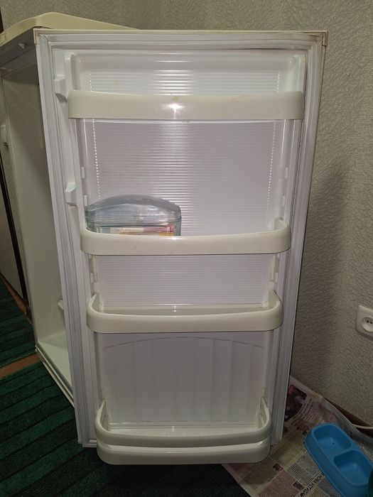 Холодильник  сотилади тез ва арзон холати яхши .