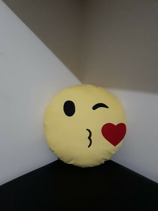 Емотикон-възглавничка
