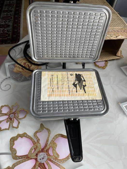 Вафельница новая