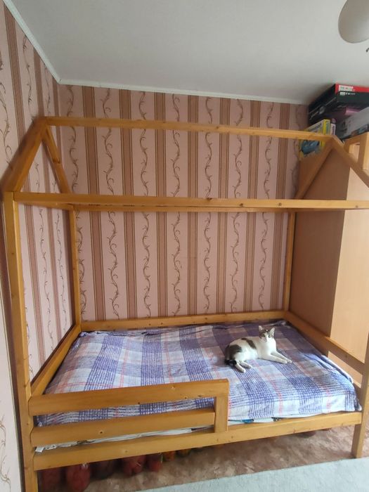 Продам кровать Домик