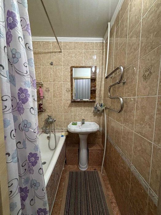 Продам 3- ком квартиру район Уют