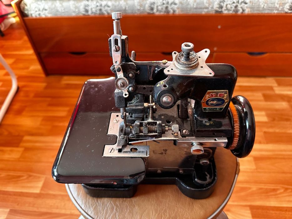 Продам оверлок б/у