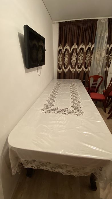 Стол и стулья в отличном состояние