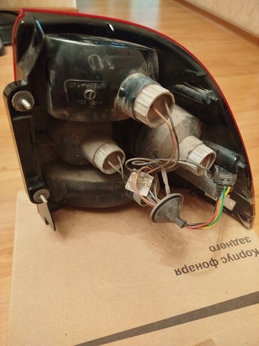 Продам задний левый фонарь приора 2 б/у