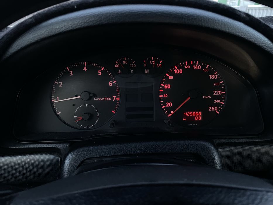 Продам Ауди А4. На ходу.