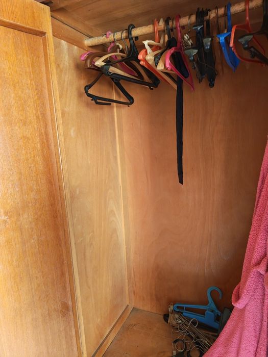 Продается шифоньер из дерева.