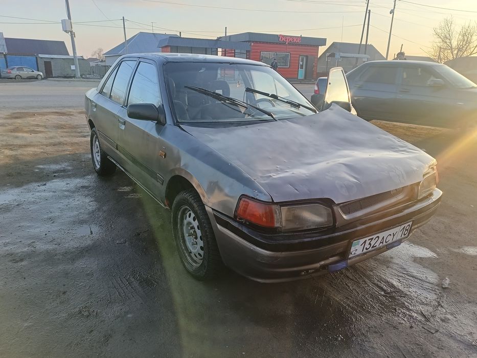 Мазда 323 на ходу