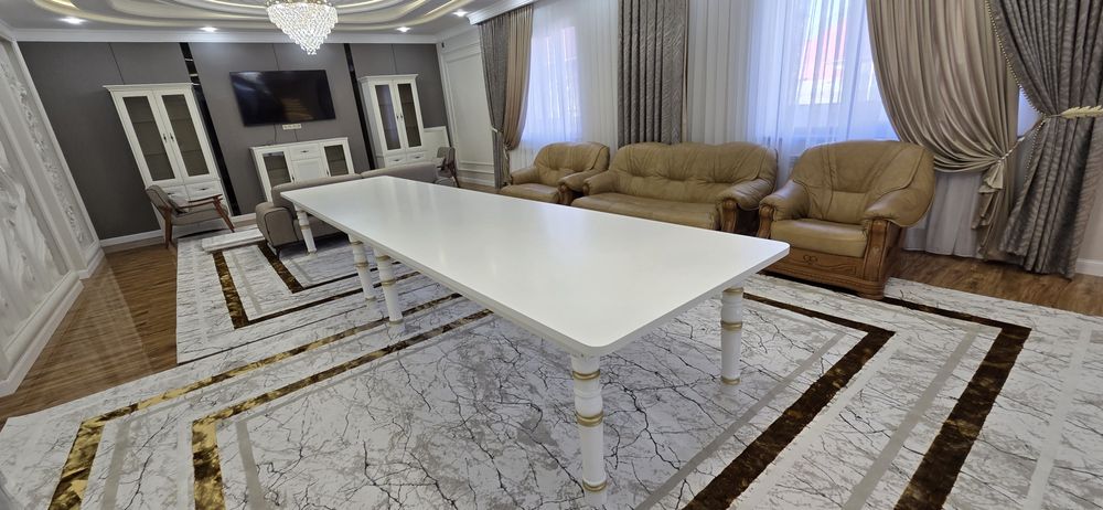 Стол гостевой и кухонные