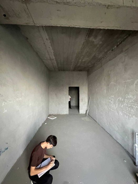 ЖК Sayram Tower  3 комнатная коробка 93м2 Сайрам улица Буз Базар