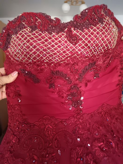 Rochie cu crinolină