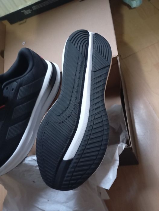 Adidas în cutie nou nouți...