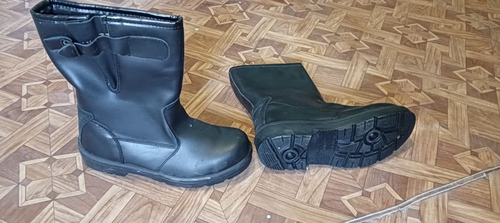 Продаются рабочие сапоги