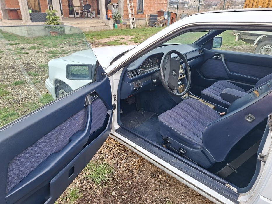 Vand autovehicul istoric Mercedes benz  w 124