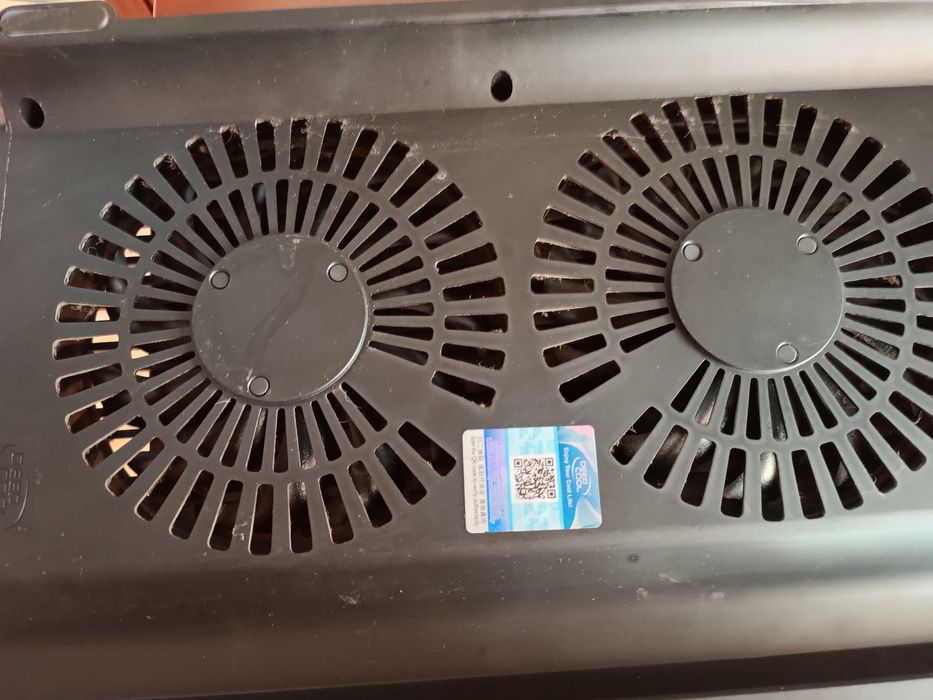 Телефон и охладитель найти