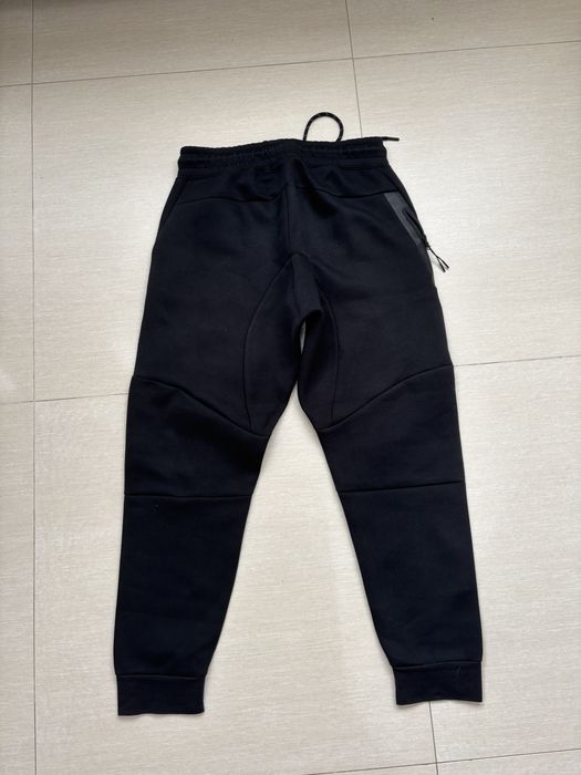 Pantaloni nike tech