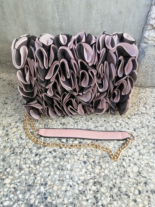 Много чанти нови