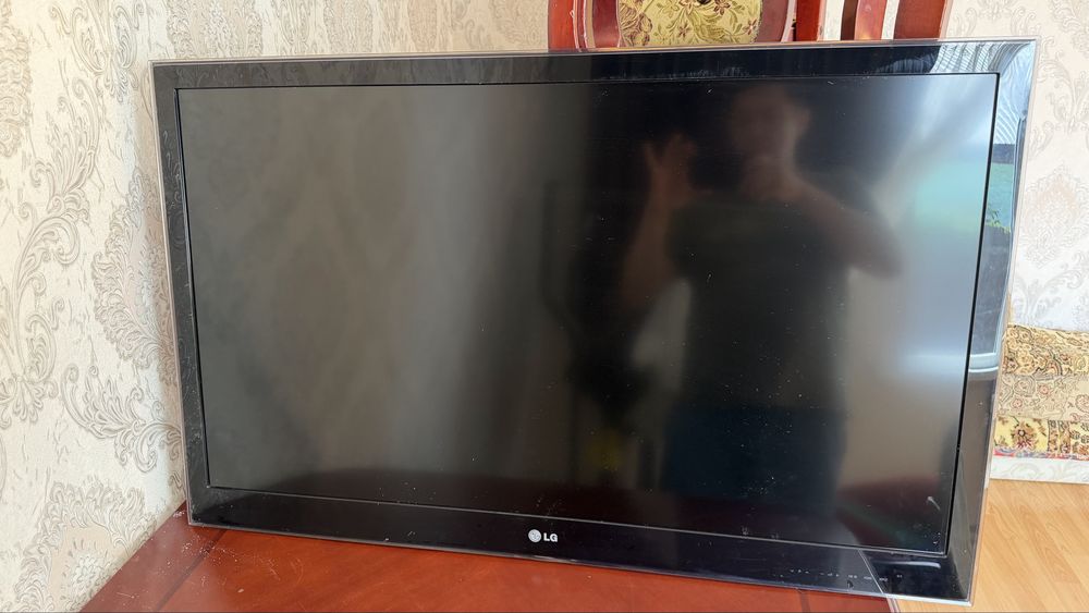 Телевизор LG 113 см