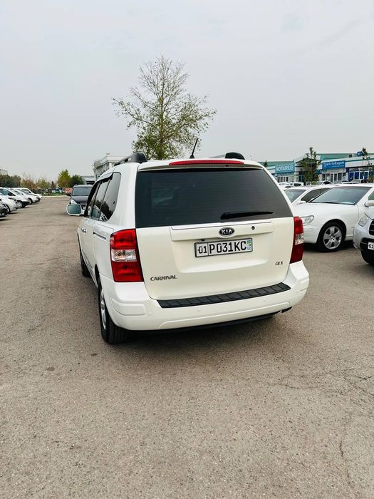 KIA carnival sotiladi