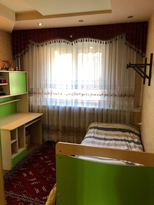 Yunusobod 4 kvartal uy sotiladi