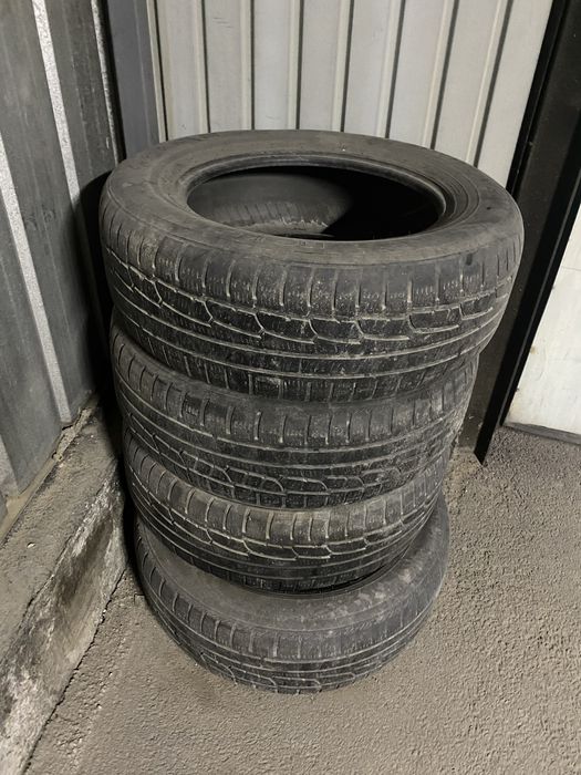 Продам летние б/у шины  235/65 R17