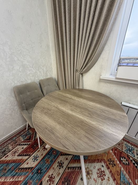 Стол кухонный , стулья