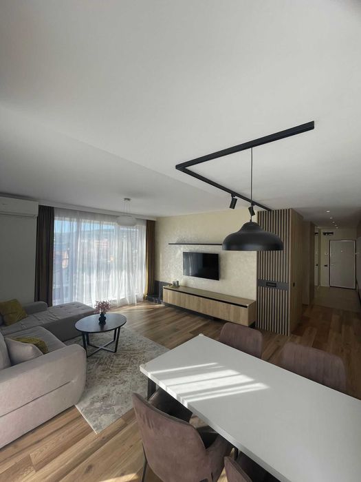 Închiriez apartament modern 3 camere,  terase,parcare, str. Mărășești