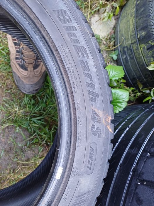 Vând 2 anvelope de iarna 225 45 r17 YOKOHAMA foarte bune