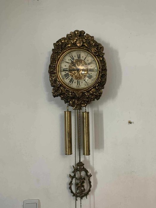 Ceas de peretecu pendula si doua greutati