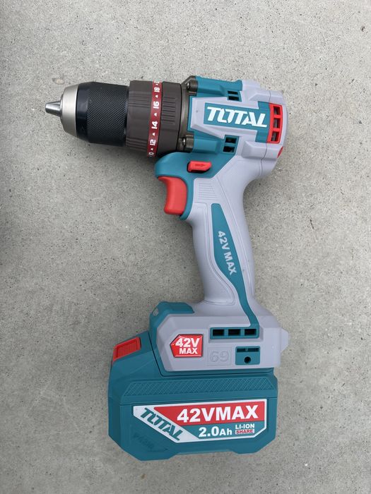 Total - bormasina acumulator 42 volti ,mandrina metalica
