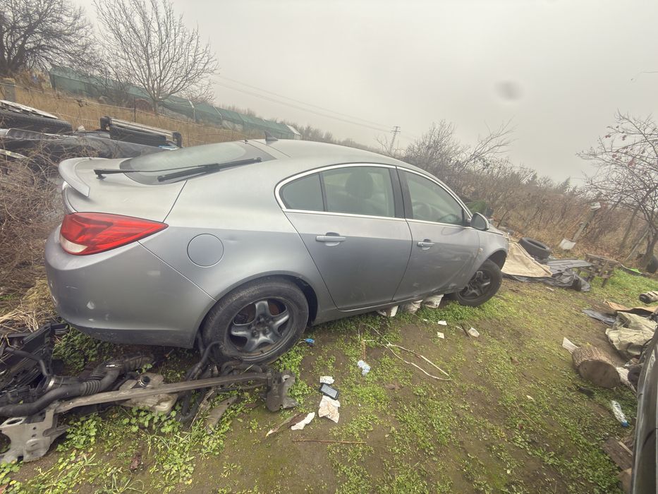 Opel Insignia 2010 2.0 CDTI – оригинални части, всичко здраво