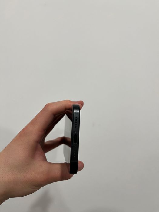 Продаю айфон 15 128гб все оригинал