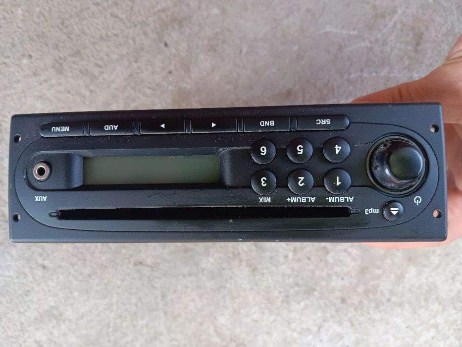 Radio cd duster 2010- 2013 Arad • OLX.ro