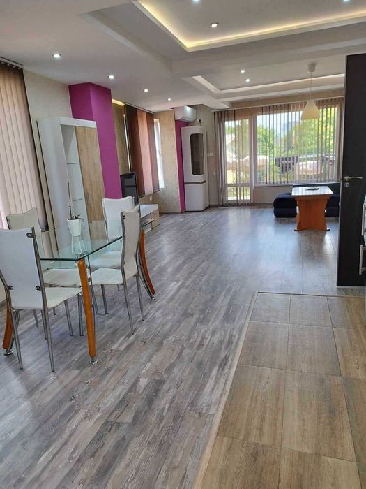 Обширен 100 кв.м. двустаен апартамент под наем в "Сухата река"