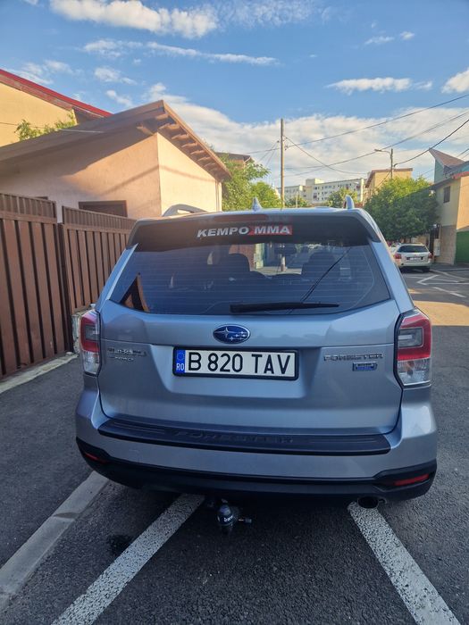 Vând subaru forester