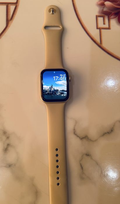 Смарт-часы Apple Watch SE 2 Gen (2022) 44мм starlight- бежевый