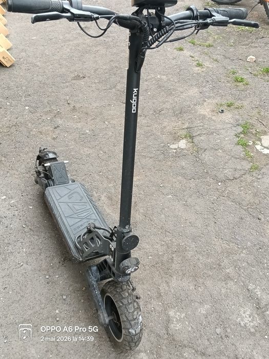 Vând trotineta electrica