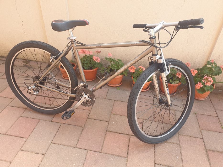 Vând bicicleta Univega