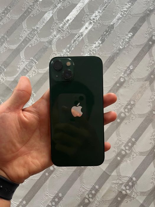 Продам Айфон 13 в отличном состояни
