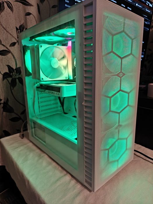 PC / Sistem Gaming A+ By Gigabyte, I5 14400f, RTX 5060 Eagle, 16 gb ddr5, garanție emag