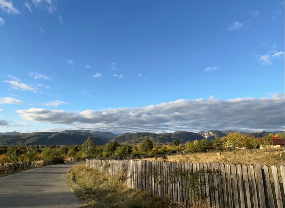 Vand teren intravilan - 3260 mp - ideal pensiune/turism